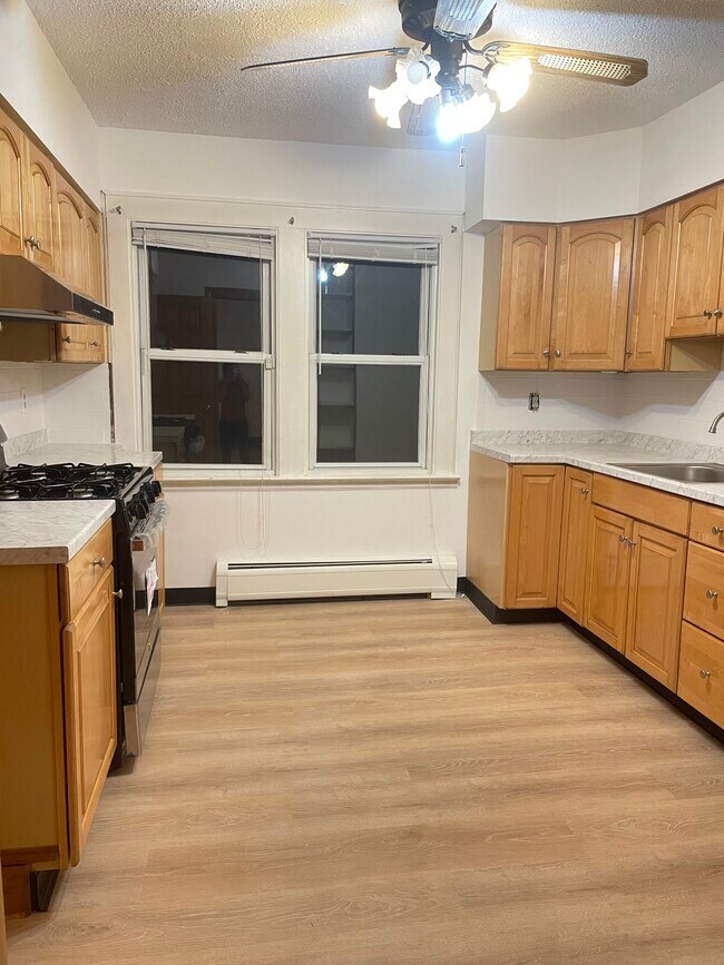 Foto del edificio - 228 Riverside Ave