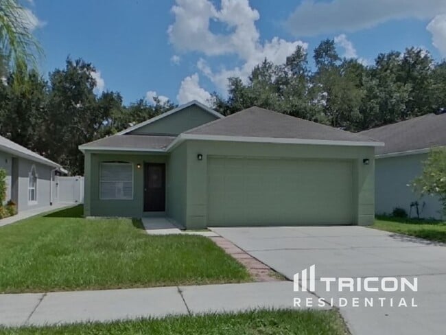 Building Photo - 5852 Lake Front Dr