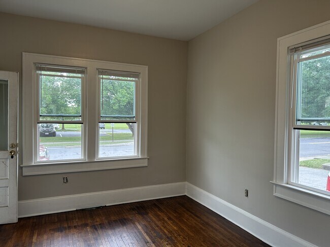 Building Photo - 143 S Purcell Ave