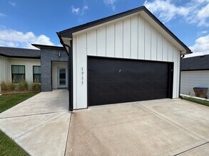 Building Photo - 1711-1713 S Hickory Creek Ct