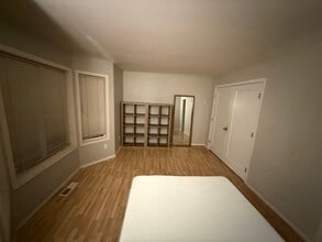 Building Photo - 4910 Guemes Ln