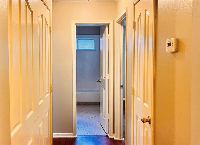 Foto del edificio - 18030 Broadbluff Ln