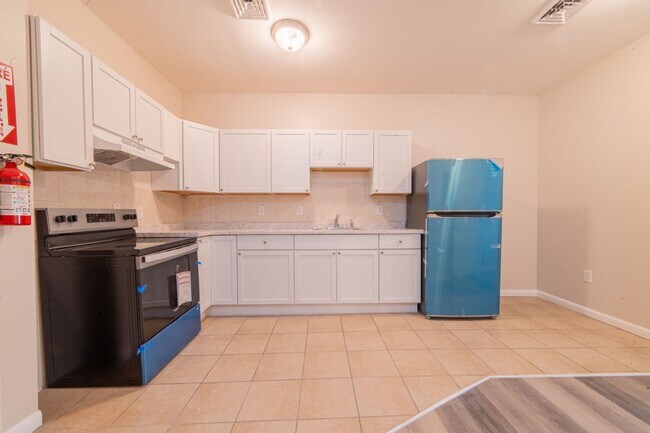 Foto del edificio - 1-Bedroom Apartment with Open Kitchen and ...