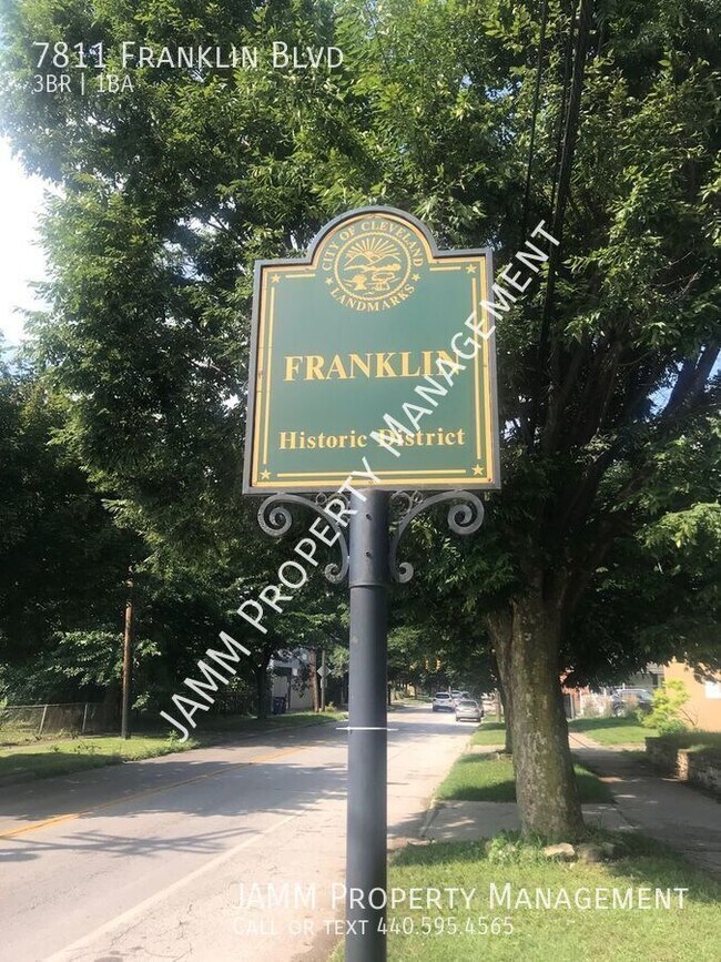 Building Photo - Charming 3-Bedroom Townhouse!