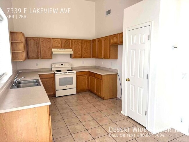 Building Photo - 7339 E Lakeview Ave