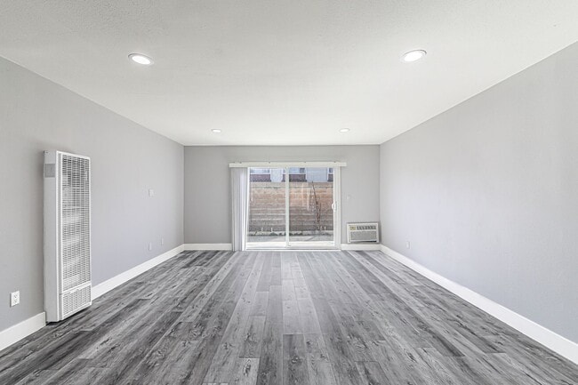 Foto del edificio - 13392 Magnolia St