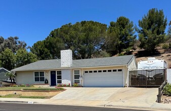 Building Photo - 543 American Oaks Ave