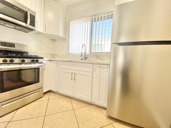 Foto del edificio - 6151 Fountain Ave