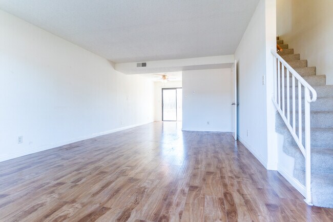 Building Photo - 131 W Garfield Ave