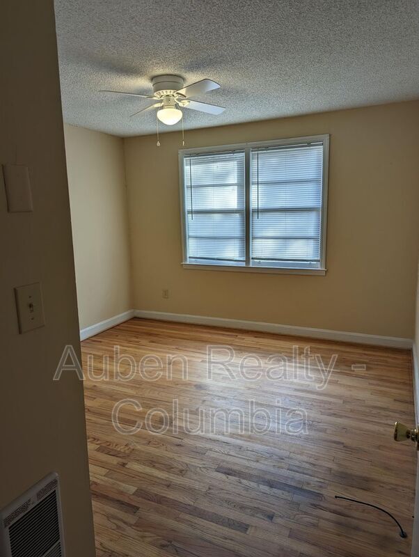 Building Photo - 3201 Wilmot Ave