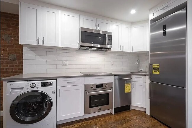 Building Photo - 128 1st Ave