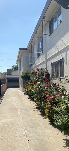 Building Photo - 1255 N Mansfield Ave