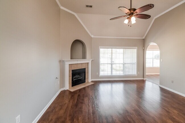 Building Photo - 13106 Sandbourne S