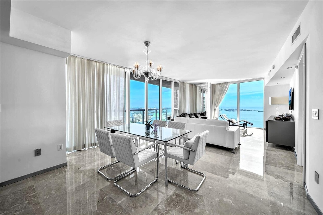 Primary Photo - 495 Brickell Ave