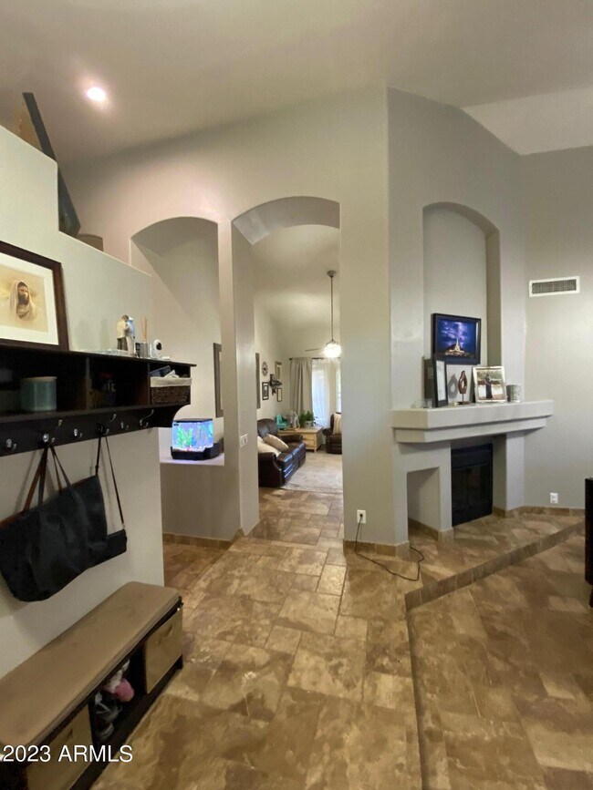 Foto del edificio - 4228 E Rancho Caliente Dr