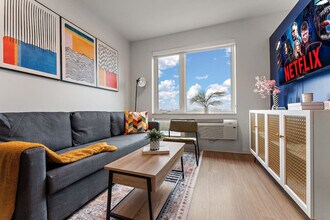 Building Photo - 10 E 18th St