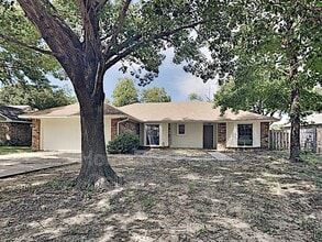 Building Photo - 2510 Valley View Dr
