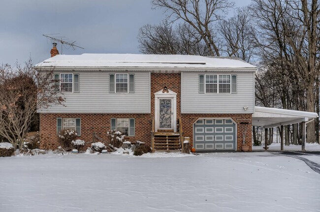 Foto del edificio - 1002 Pine Grove Rd