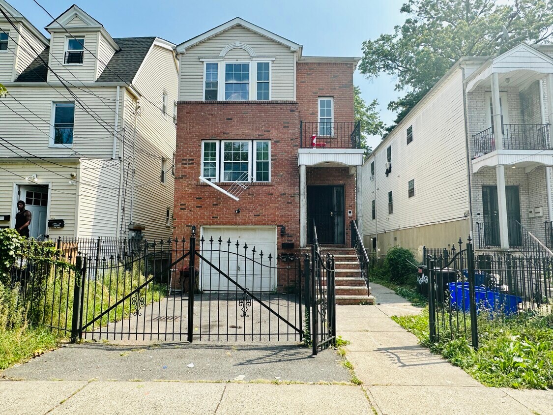 Primary Photo - 673 S 15th St
