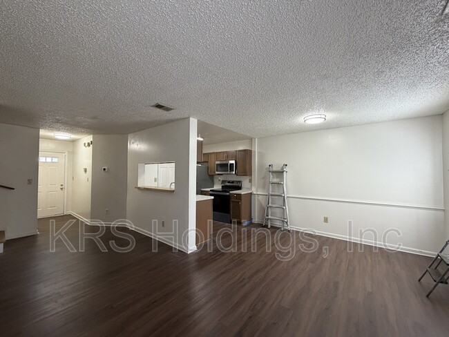 Foto del edificio - 1222 Corkwood Cir
