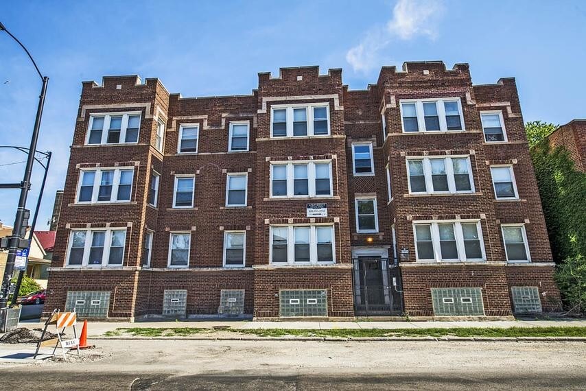 Primary Photo - 7055 S St Lawrence Ave