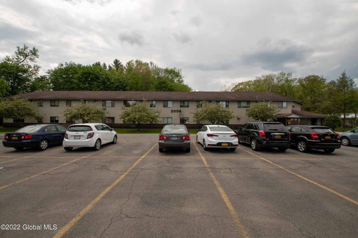 2006 Central Ave Unit 216, Colonie, NY 12205 Room for Rent in Colonie