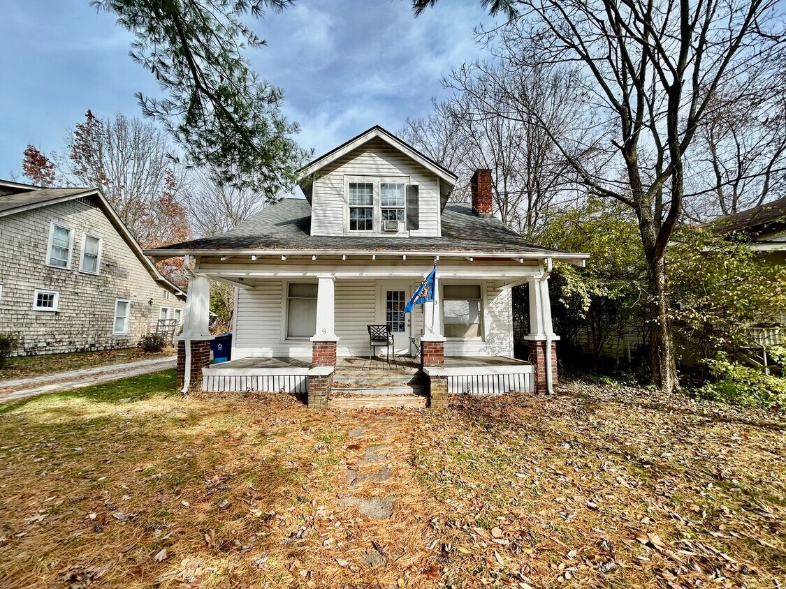 Foto principal - UK STUDENTS — LIVE RIGHT ACROSS FROM KROGER FIELD!