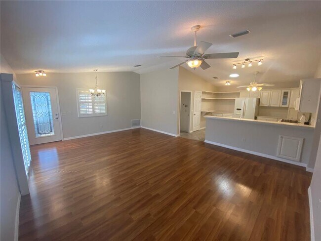 Foto del edificio - 1031 Pinewood Pl