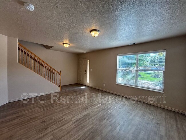 Building Photo - 3155 S Hidden Valley Dr