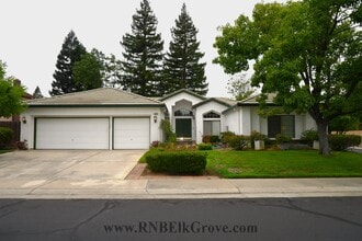Building Photo - 9000 N Camden Dr
