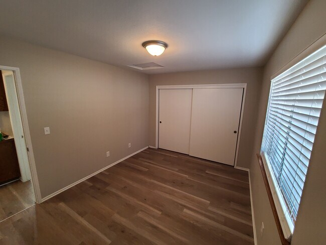 Habitación de invitados - 9395 N Loop Blvd