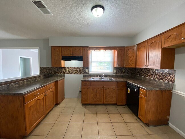 Foto del edificio - 5011 Pheasant Run Ln