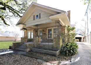 Building Photo - 1210 La Rue St