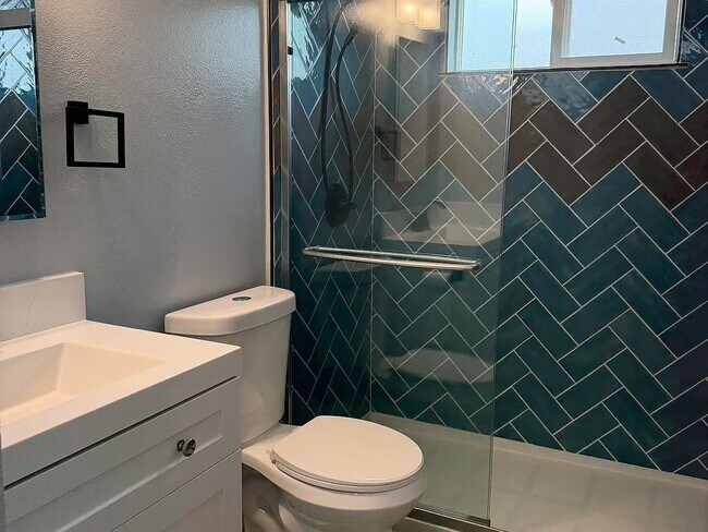 Foto del edificio - Fully Renovated 3 Bed / 2 Bath Home | 2-Car Garage | Move-In Ready