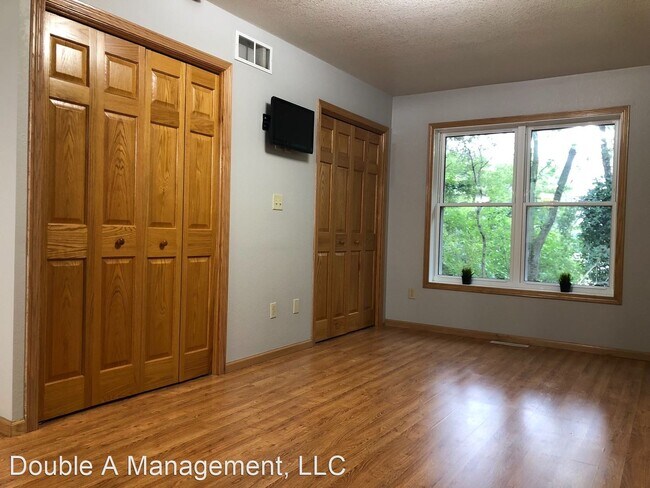 Building Photo - 3 br, 2 bath House - 159 4th St.