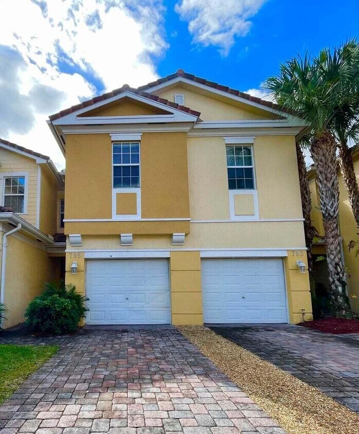 Primary Photo - 795 Pipers Cay Dr