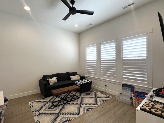 Foto del edificio - Gorgeous 3 bed 2 ba home in the perfect Me...