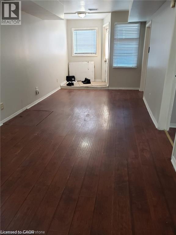 Photo du bâtiment - 205 Kenilworth Ave N