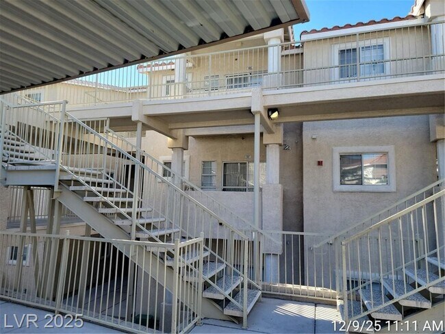 Foto del edificio - Inviting Green Valley Condo with Dual Balconies & Great Community Amenities!