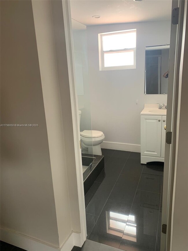 Foto del edificio - 3840 NW 176th St