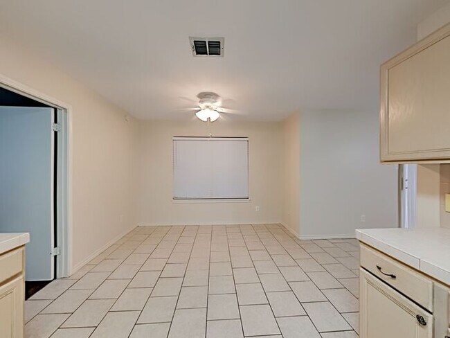 Foto del edificio - No Application Fees* $500 Off 1st Month Rent*