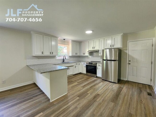 Foto del edificio - Fully Remodeled 3 Bed/1.5 Bath Ranch in Be...