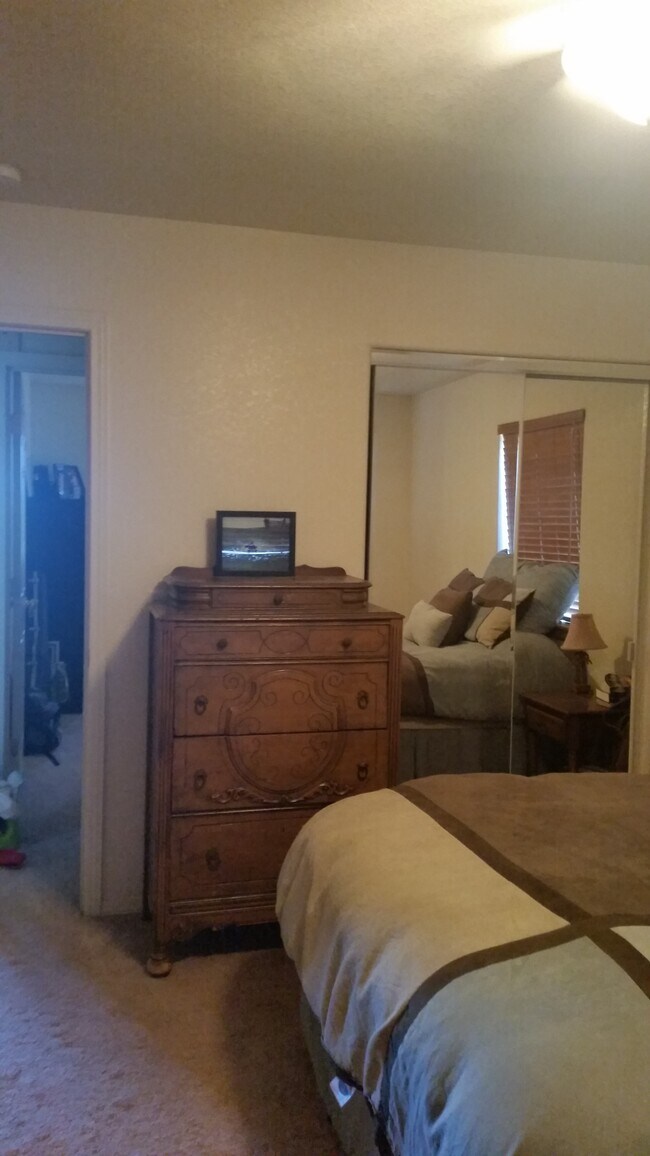 master - 1731 East Arrowhead Avenue