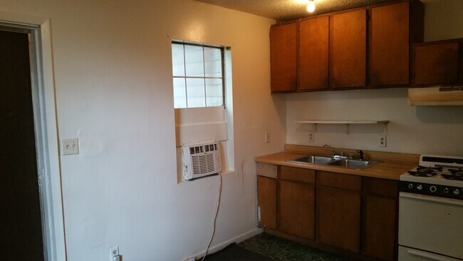 Building Photo - 104 N East Ave