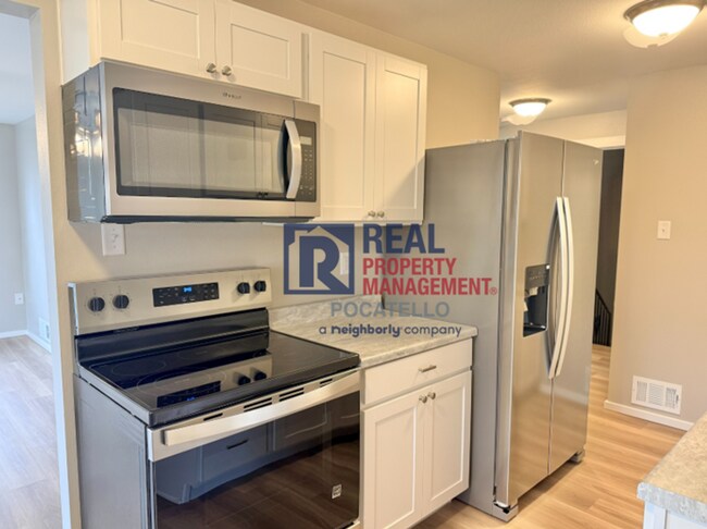 Foto del edificio - 3 Bedroom 1 Bath Apartment - newly remodeled