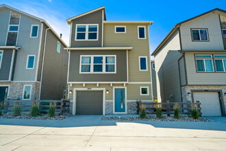 Building Photo - 2035 Corker View