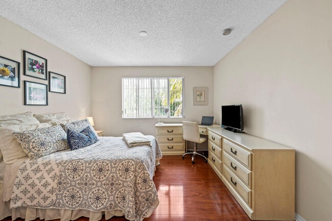 Building Photo - 2005 SE 10th Ave