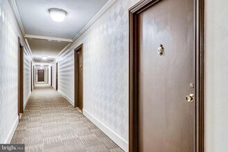 Building Photo - 1111 Arlington Blvd