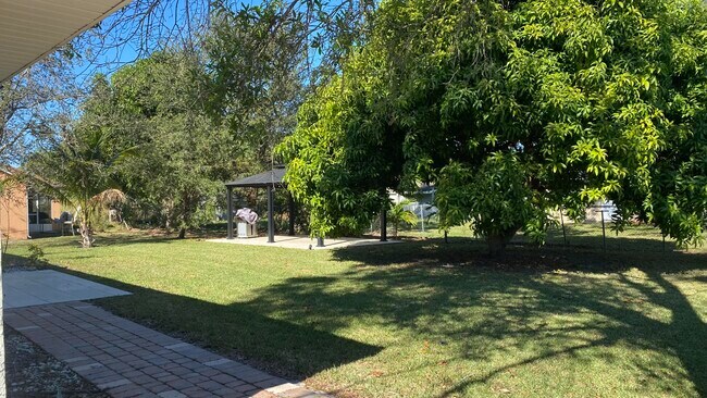 Foto del edificio - 523 SW Butler Ave