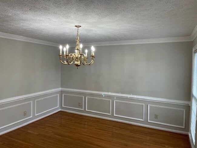 Foto del edificio - **PRICE IMPROVEMENT**109 Hickory Rd: AVAILABLE NOW!